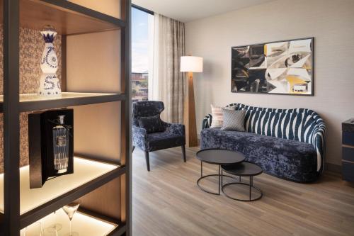 King Studio Suite - City View image 2
