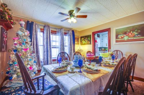 Walk to Civic Center! Lovely Lebanon Home in 亞爾伯特李 (MO)