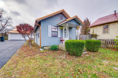 Walk to Dtwn: New Orleans-Themed Lebanon Cottage in Lebanon