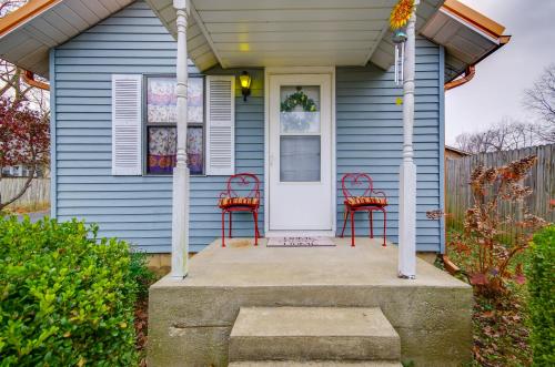 Walk to Dtwn: New Orleans-Themed Lebanon Cottage in Lebanon