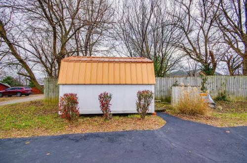 Lebanon Studio about 13 Mi to Bennett Springs! Lebanon Studio about 13 Mi to Bennett Springs!