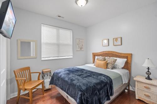 420 Lofty Apt, laundry, a block frm CTA