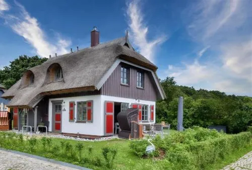 Ferienhaus Große Lage 16 Feriendorf Klein Stresow Rügen by ruyastay in Putbus, Deutschland
