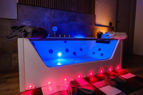 جاكوزي, LM industrial apartment & suite in University Area