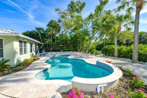Dockside Paradise thumb 3