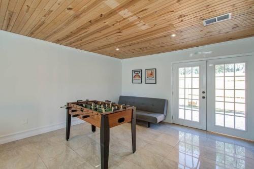 Fun Game Room with Arcade Getaway Fun Game Room with Arcade Getaway