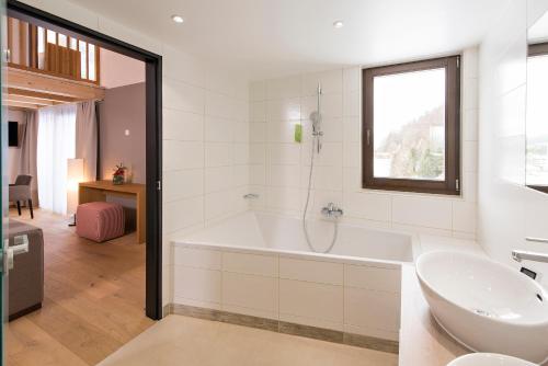 Bathroom, Hotel Palu in Pontresina