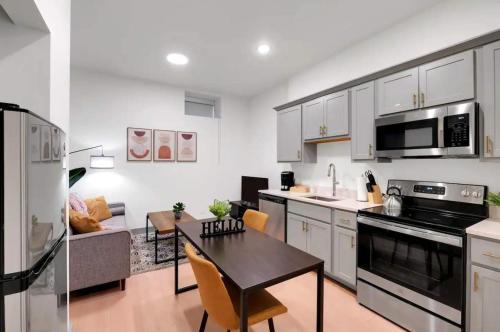 Bright and Modern Studio in Louisville # 103 in Louisville, USA