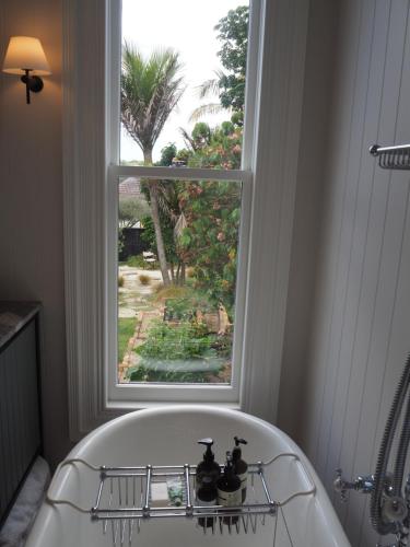 Grey Lynn Villa with Sky Tower View