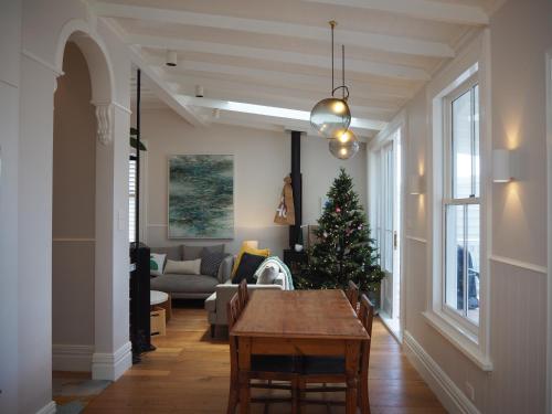 Grey Lynn Villa with Sky Tower View