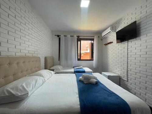 1 double bed, 1 twin bed