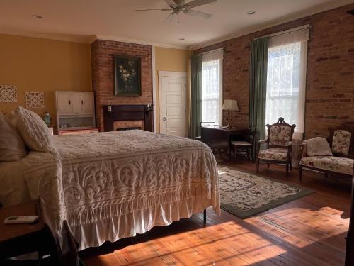 Tanglewood Inn - image 10