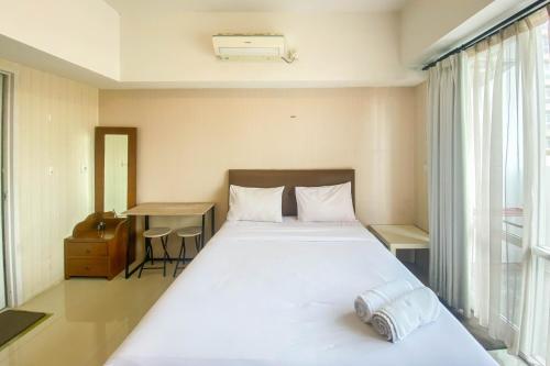 Cozy Stay Studio at Ambassade Kuningan Apartment By Travelio