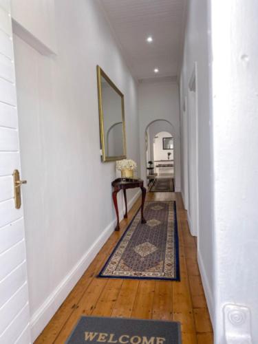 Modern 8 Sleeper home in trendy Observatory - Cape Town