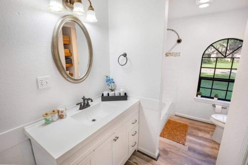 Sunmeadow Manor Retreat in Friendswood, USA