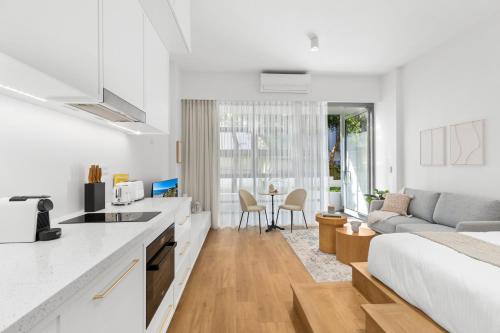 Luxe Central Studio 3 - Close to Randwick - main image
