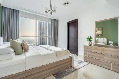 Magnificiant 1BR Apartment in Court Tower with Canal View, Dubai (Foto 6)