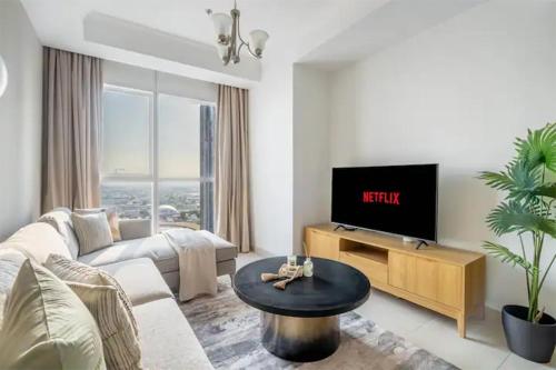 Magnificiant 1BR Apartment in Court Tower with Canal View, Dubai (Foto 5)