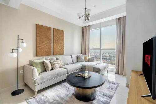 Magnificiant 1BR Apartment in Court Tower with Canal View, Dubai (Foto 4)