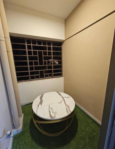 Cozy & Modern 2-Bedroom Apt - image 14