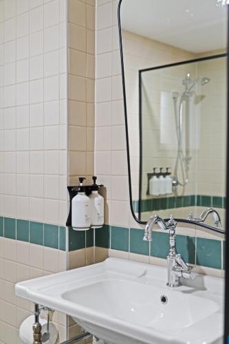 Charrington Hotel - image 3