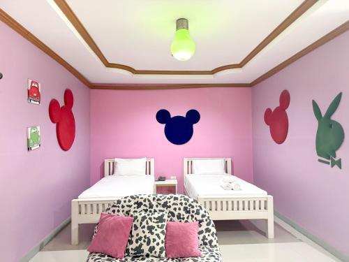 2 twin beds