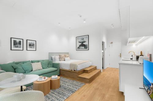 Luxe Central Studio 4 - Close to Randwick - image 3