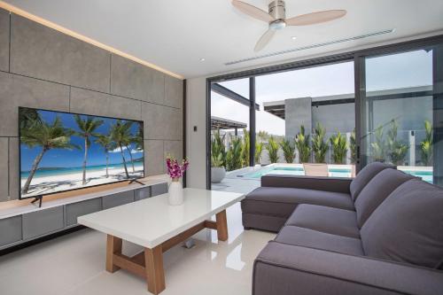 New & Modern, Loft Style 4BR Villa Sunset Garden 3, 12m Salt Pool, just 10min drive Naiharn Beach, Ban Saiyuan (1) (zdjęcie 6)
