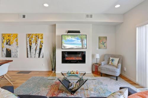 Rooftop Townhome | Walk to Sloan’s Lake & Stadium in Denver, USA