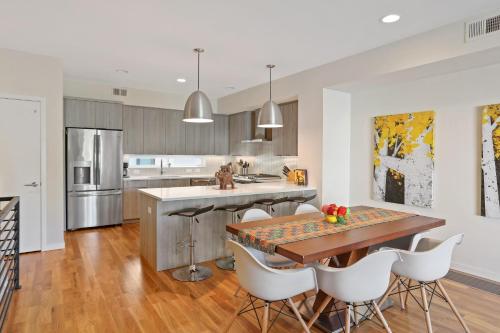 Rooftop Townhome | Walk to Sloan’s Lake & Stadium in Denver, USA