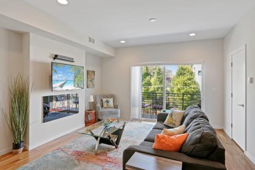 Rooftop Townhome | Walk to Sloan’s Lake & Stadium in Denver, USA