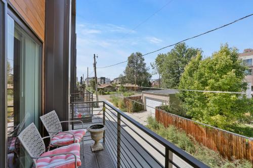 Rooftop Townhome | Walk to Sloan’s Lake & Stadium in Denver, USA