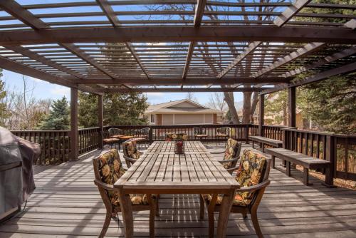 Relaxing Escape + Large Deck - 12 Min to Red Rocks in Cherry Creek