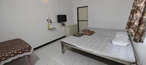 Family Room image 10