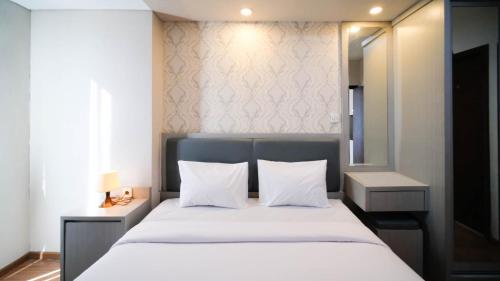 Modern and Cozy 1BR at Grand Sungkono Lagoon Apartment By Travelio