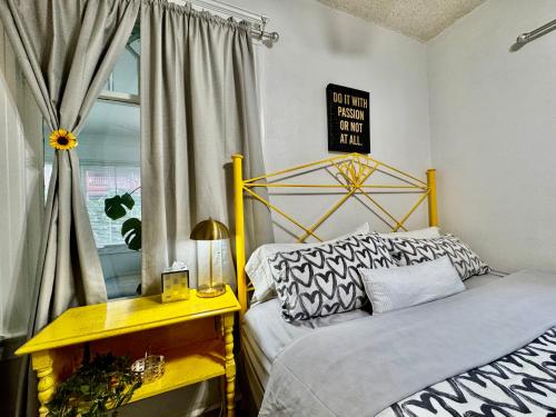 Seattle Home with 2 bedrooms a King bed Queen bed and an Extra Sofa Bed Located 10 minutes from SeaTac Airport and 20 minutes from Downtown Seattle Home with 2 bedrooms a King bed Queen bed and an Extra Sofa Bed Located 10 minutes from SeaTac Airport and 20 minutes from Downtown