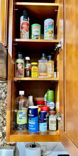 Seattle Home with 2 bedrooms a King bed Queen bed and an Extra Sofa Bed Located 10 minutes from SeaTac Airport and 20 minutes from Downtown Seattle Home with 2 bedrooms a King bed Queen bed and an Extra Sofa Bed Located 10 minutes from SeaTac Airport and 20 minutes from Downtown