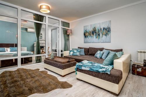 1 king bed, 1 sofa bed