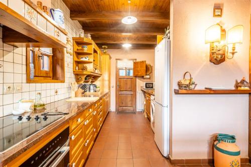 Authentic Andorran mountain cabin, near the lake and 10'city center in Engolasters