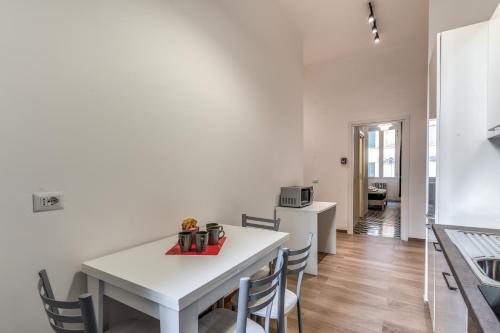 Orazio's Charming Apartment 4