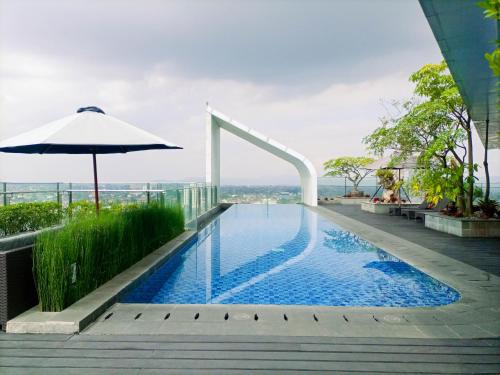 Cozy Studio Room at Uttara The Icon Apartment By Travelio - image 2