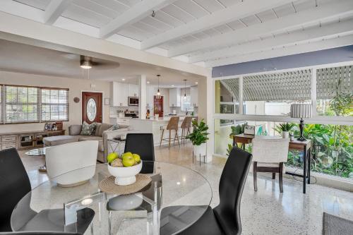 Beautiful Comfy Home With Private Hot Tub Close To Beach home in Fort Lauderdale, USA