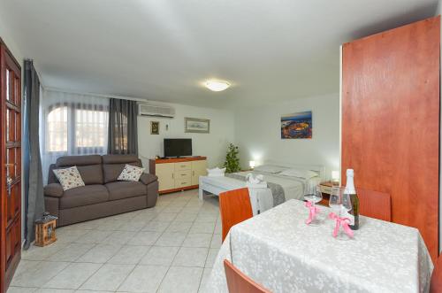 Double Room image 5