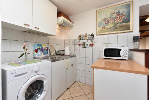 Apartment image 10