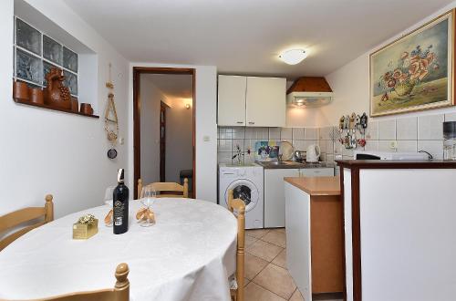 Apartment image 9