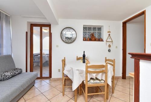 Apartment image 8
