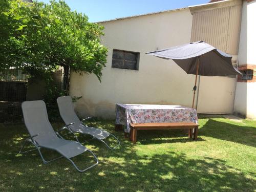 Charmante fermette avec jardin clos et étang privé, idéale pour découvrir le Berry - FR-1-591-622 (Charmante fermette avec jardin clos et etang prive, ideale pour decouvrir le Berry - FR-1-591-622) in بويس