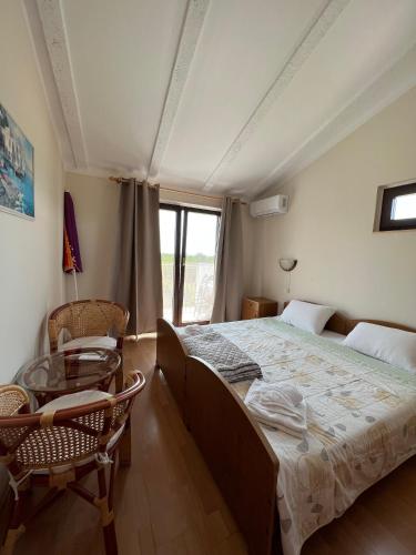 Apartment image 9