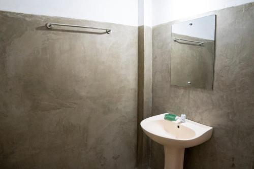 Deluxe Double Room with Balcony image 3