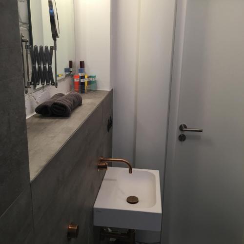 Square Rooms - image 4